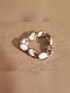 White Cabochon Link Bracelet in Silver Tone - Unbranded